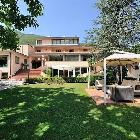 Family Escape With Pools And Sauna Foligno