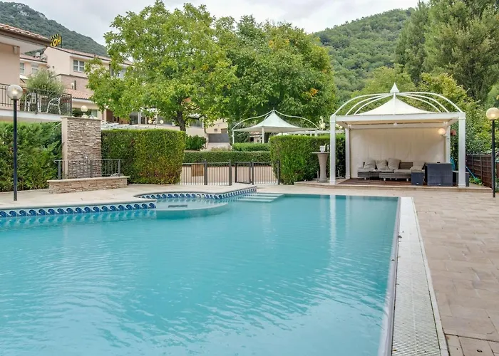 Nyaraló Family Escape With Pools And Sauna Foligno