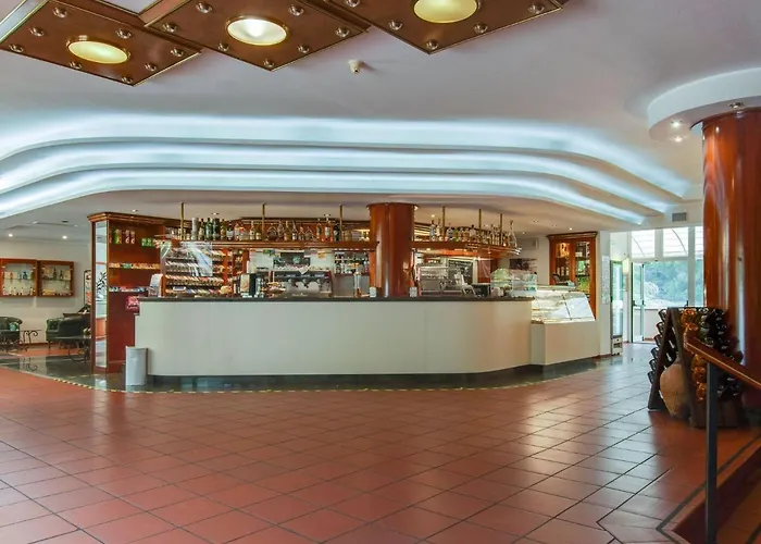 Family Escape With Pools And Sauna