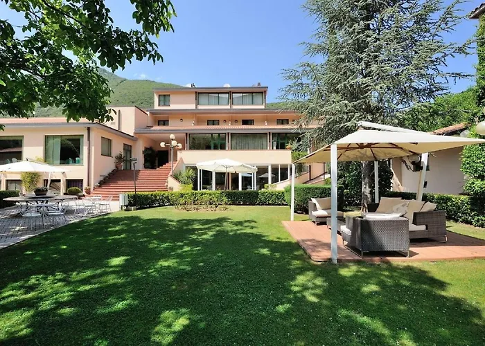 Family Escape With Pools And Sauna Foligno