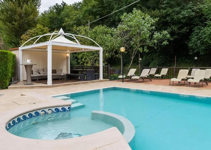 Family Escape With Pools And Sauna Nyaraló *